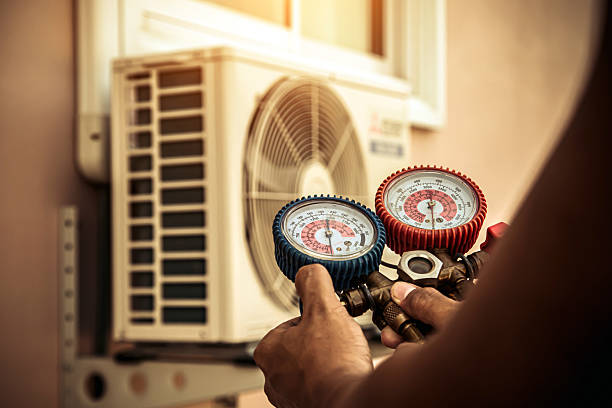 Professional Hvac technician working in Frankfort, OH